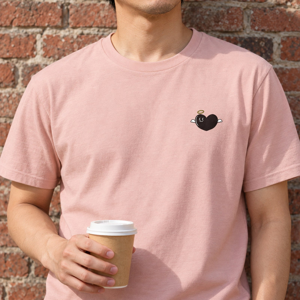 天使ハート「あのよん」ワンポイントTシャツ 着用イメージ（胸元）