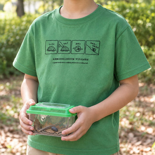 ダンゴムシ4コマ 絵本キッズTシャツ 着用アップ