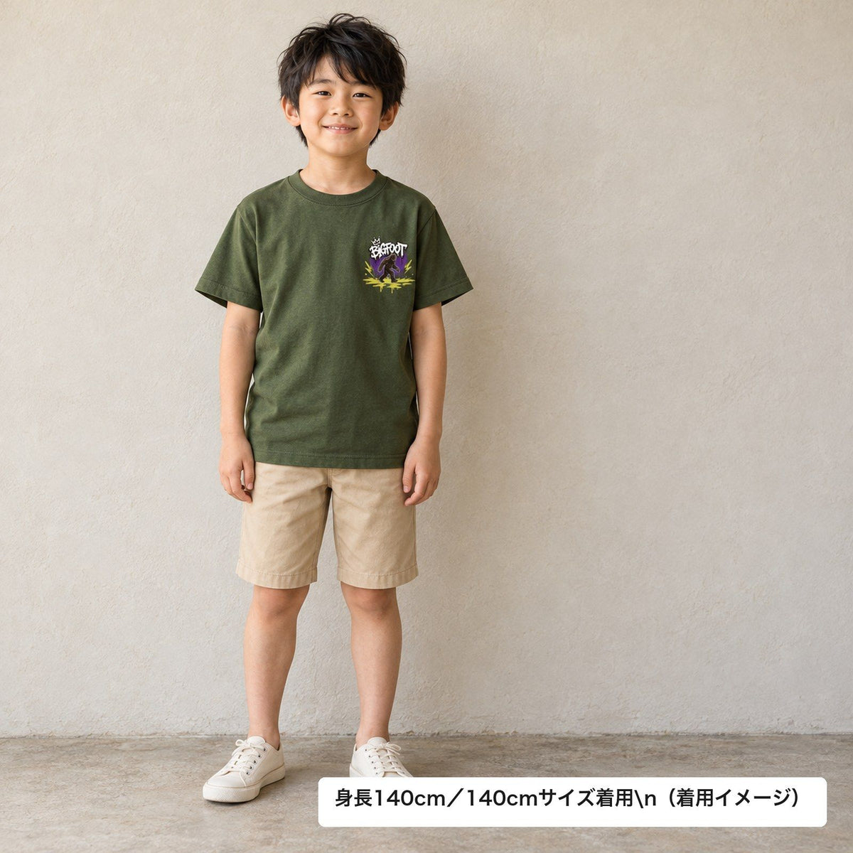 BIGFOOT キッズTシャツ アーミーグリーン 着用全身（身長140cm・140サイズ着用）