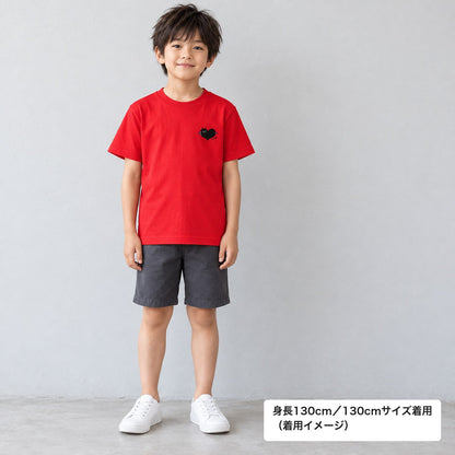 でももん キッズTシャツ レッド 着用全身（身長130cm・130サイズ着用）
