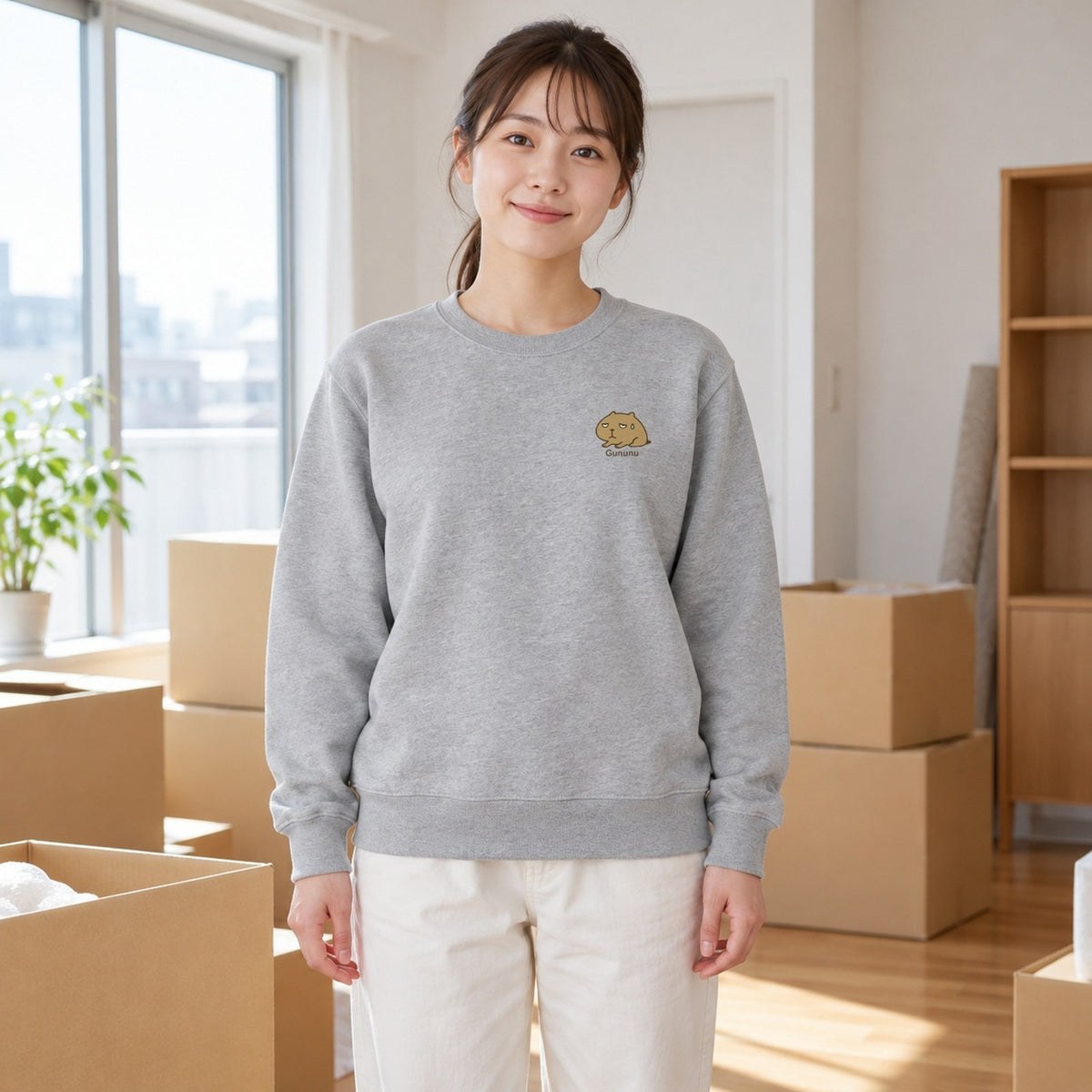 カピバラ「Gununu」トレーナー 日常の着用イメージ