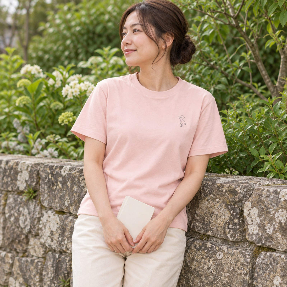 ハシビロコウ ワンポイントTシャツ「端弘コウ」｜動かない、でも気になる。