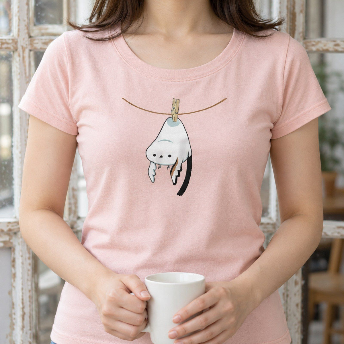 干されちゃったシマエナガ レディースTシャツ 着用アップ（サムネイル）