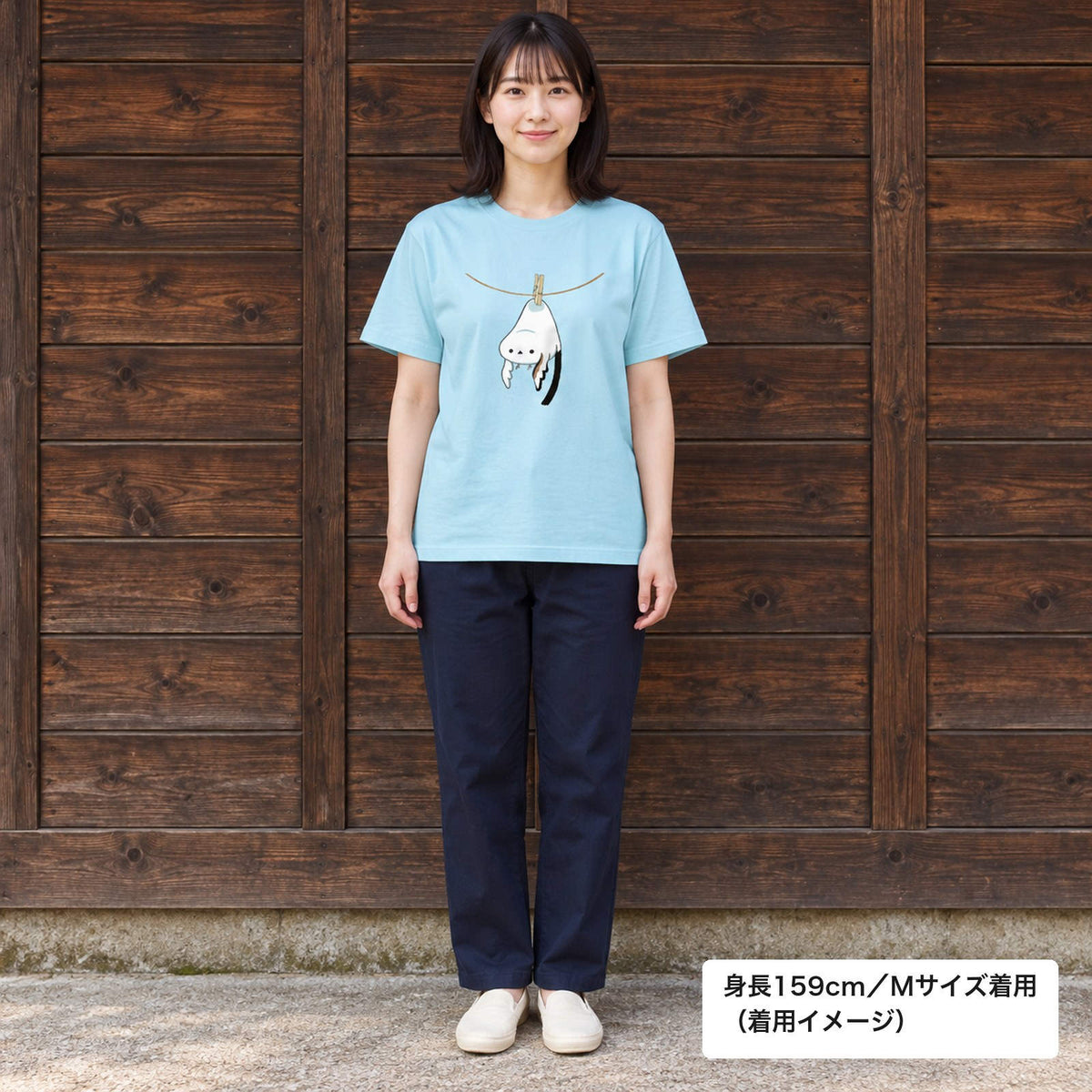 シマエナガ Tシャツ「干されちゃった」｜洗濯バサミで、ぷら〜ん。