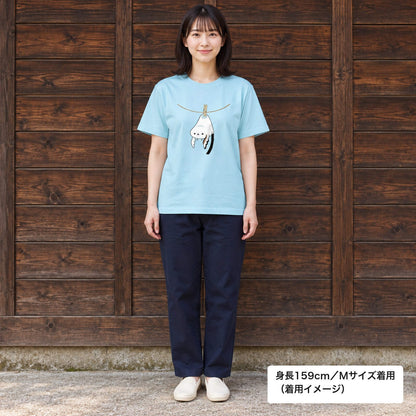 シマエナガ Tシャツ「干されちゃった」｜洗濯バサミで、ぷら〜ん。