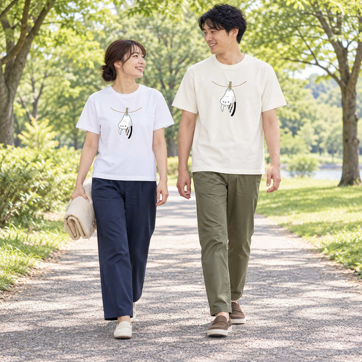 シマエナガ Tシャツ「干されちゃった」｜洗濯バサミで、ぷら〜ん。