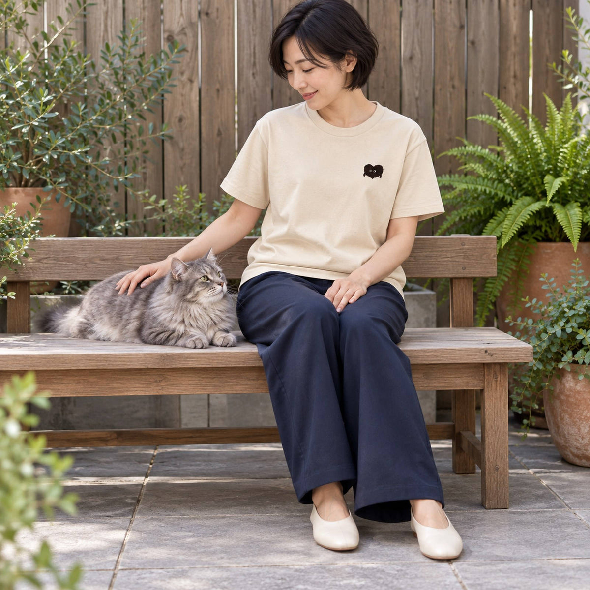 ふわふわハート ワンポイントTシャツ「モフボウ」｜もふもふの、おともだち。