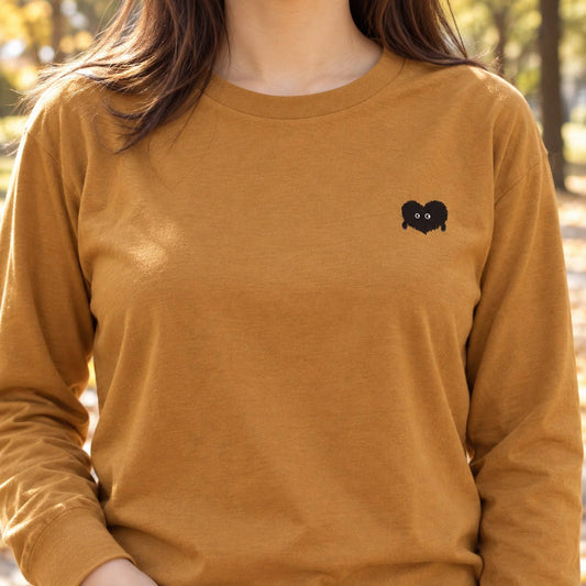 モフボウ（ふわふわハート） ユニセックス袖リブ長袖Tシャツ キャメル 着用アップ サムネイル
