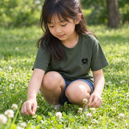 モフボウ キッズTシャツ シティグリーン 子どもの日常（子ども部屋でお絵かき）