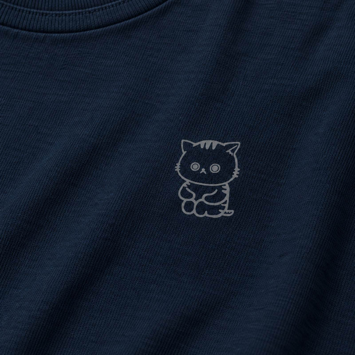 ねっこ（ネコ）長袖Tシャツ ネイビー プリント接写・上質天竺の質感