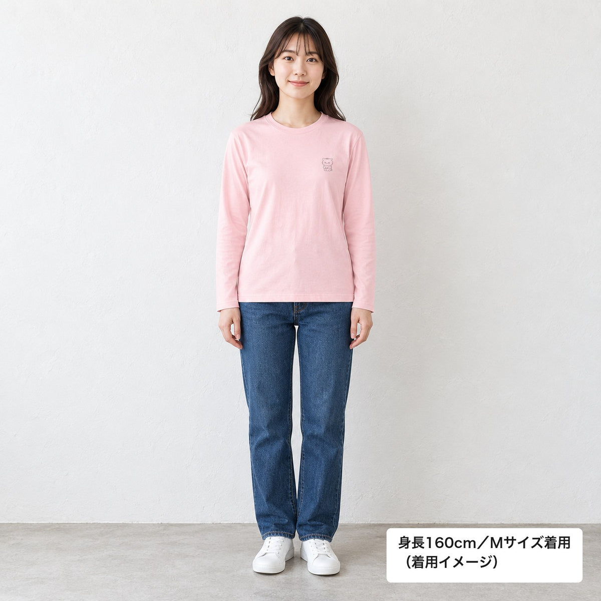 ねっこ（ネコ）長袖Tシャツ ライトピンク 着用全身（身長160cm女性・Mサイズ着用）