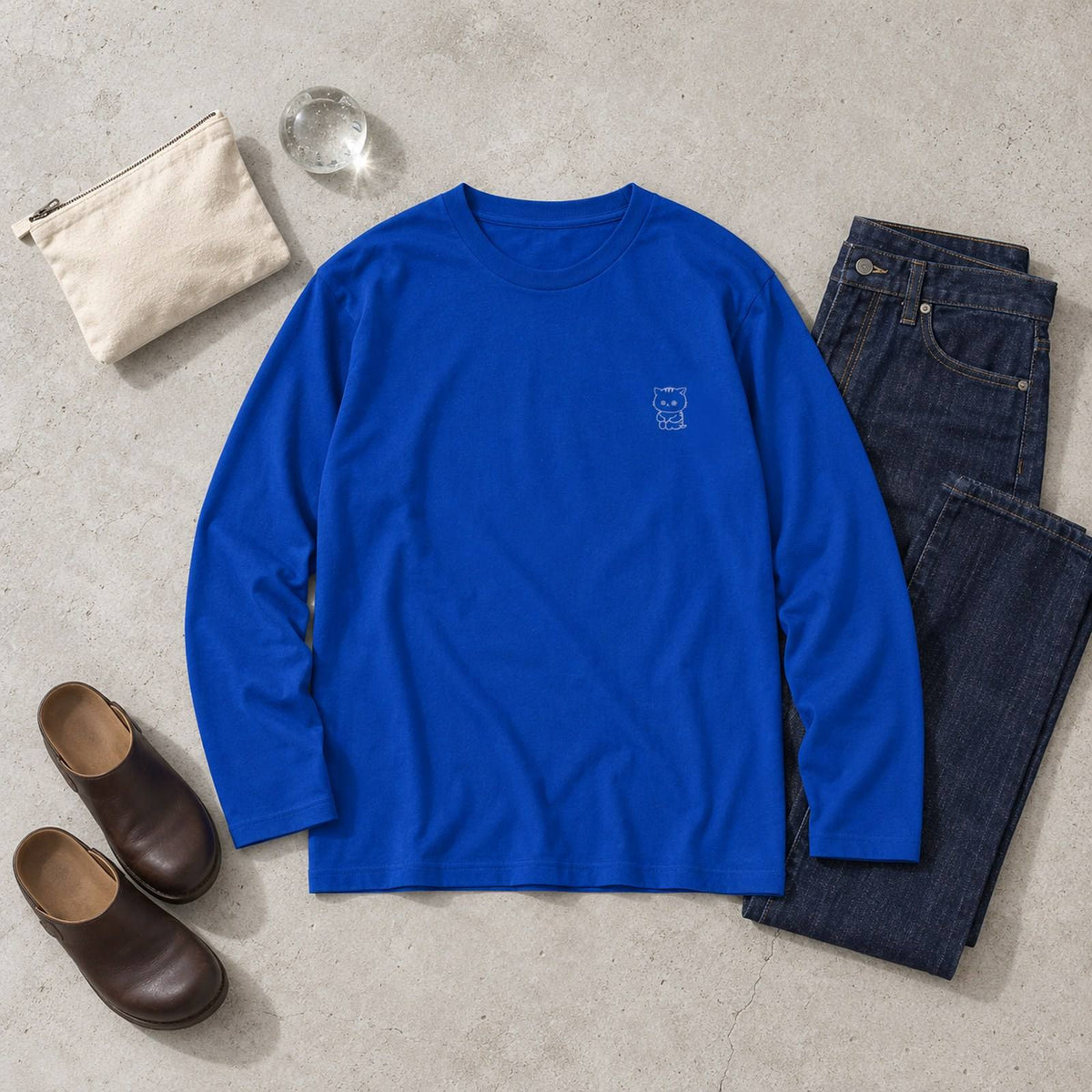 ねっこ（ネコ）長袖Tシャツ ロイヤルブルー 平置きコーディネート