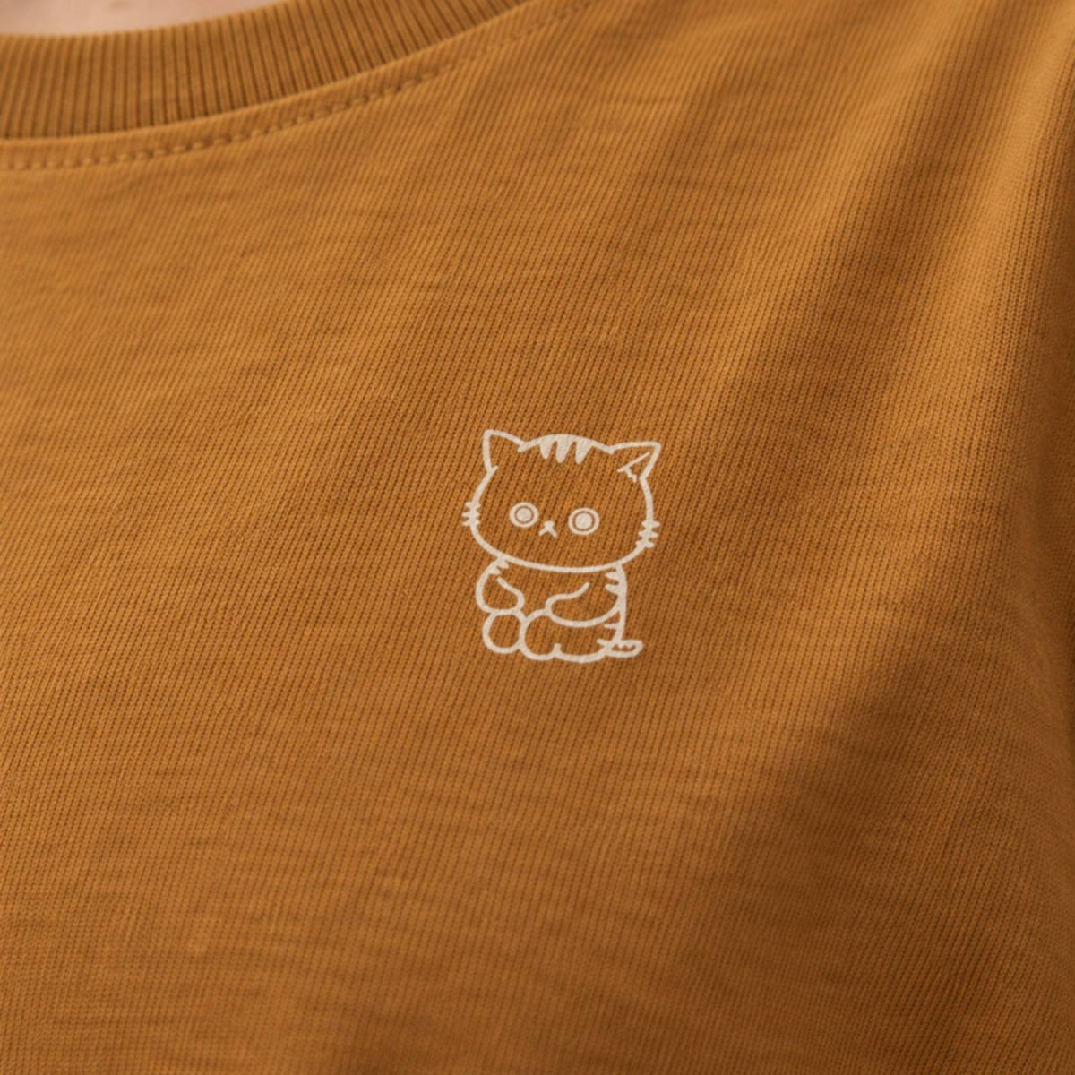 ねっこ ユニセックス袖リブ長袖Tシャツ キャメル プリント接写・上質天竺の質感