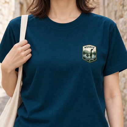 ネッシー ワッペン風Tシャツ「NESSIE」｜湖の伝説を、胸もとに。