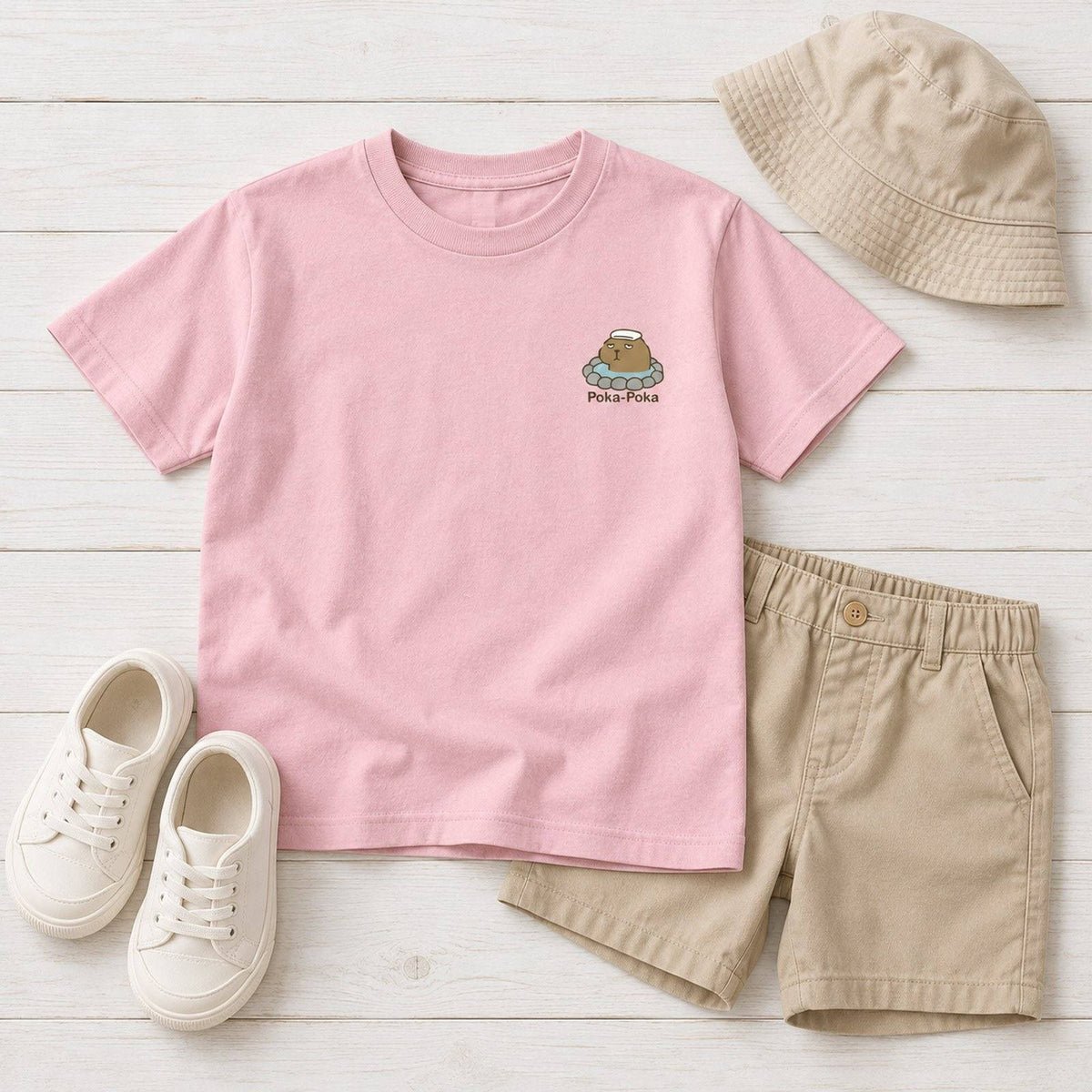 カピバラ「Poka-Poka」 キッズTシャツ ペールピンク 平置きコーディネート