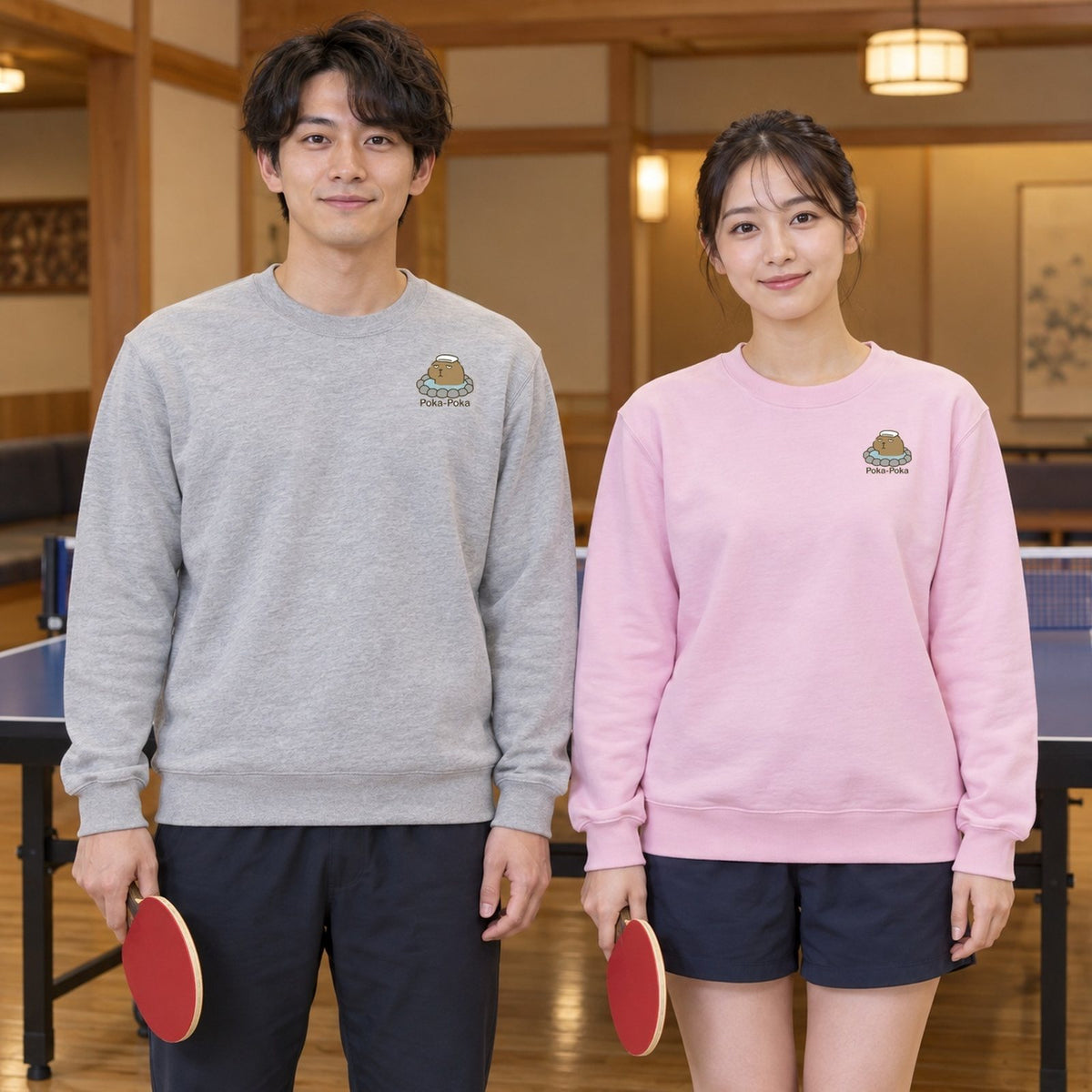 カピバラ「Poka-Poka」トレーナー 色違いのペアコーデ