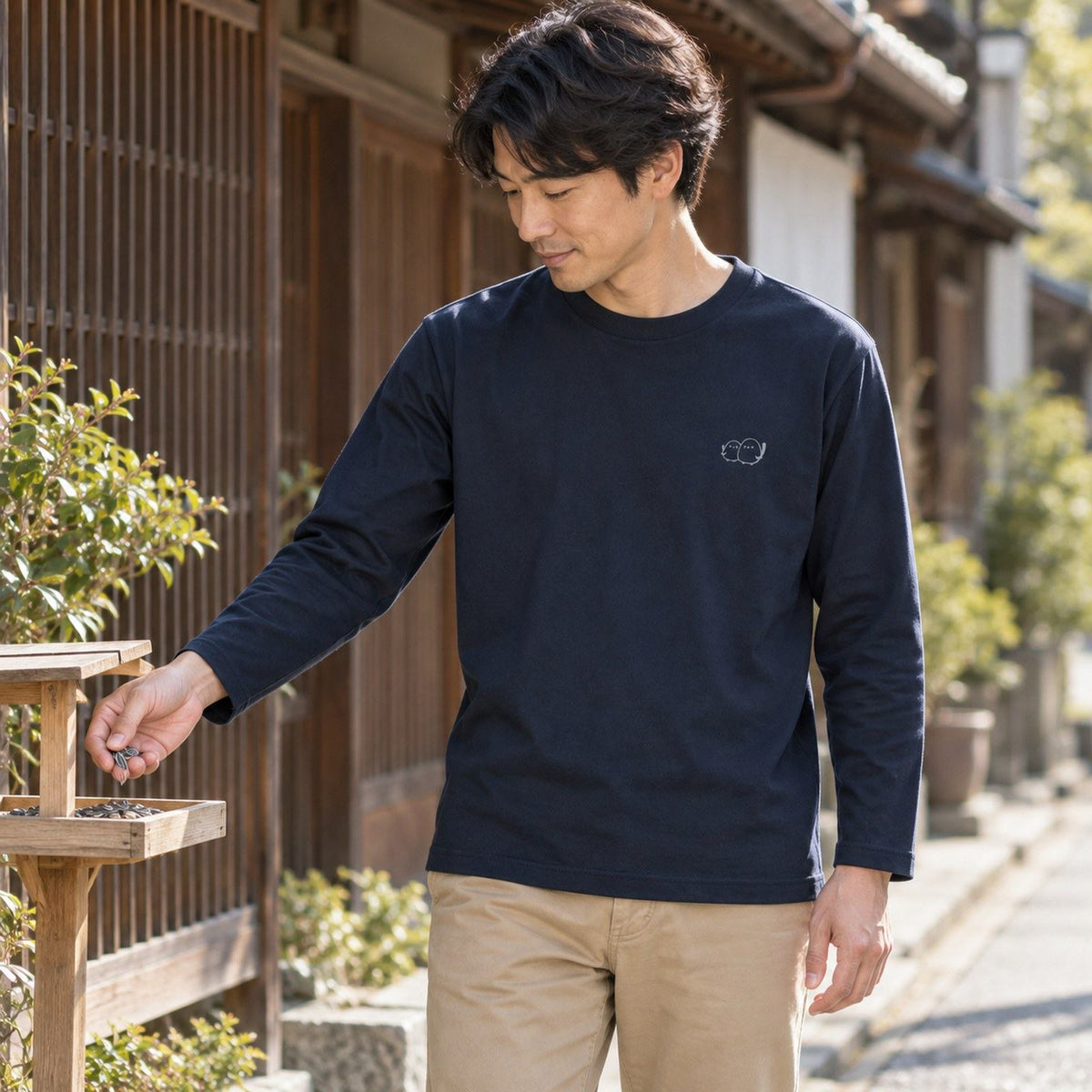 しまえなが ワンポイント長袖Tシャツ 着用イメージ（日常のシーン）