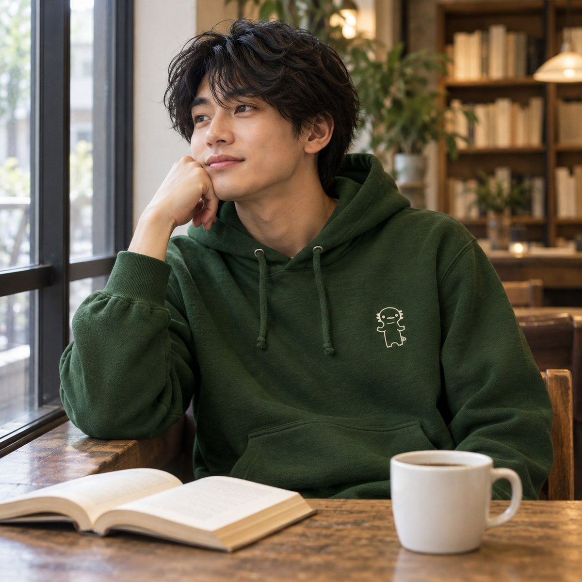 うぱーん 大人用パーカー アーミーグリーン 男性の日常の着用写真