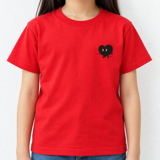 歩くハート「ヨチボウ」キッズTシャツ レッド 着用アップ サムネイル